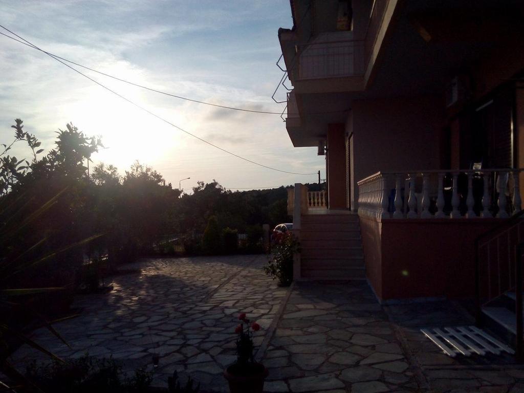 Horizon Blue Apartment Loutsa  Exterior photo